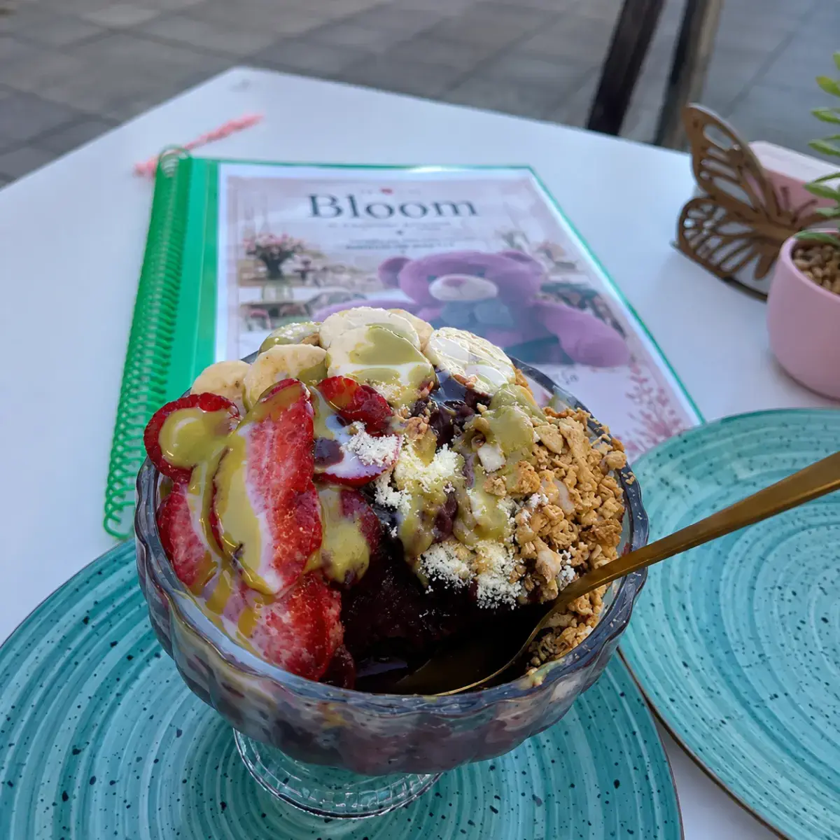 Açaí en bloom coffe brunch