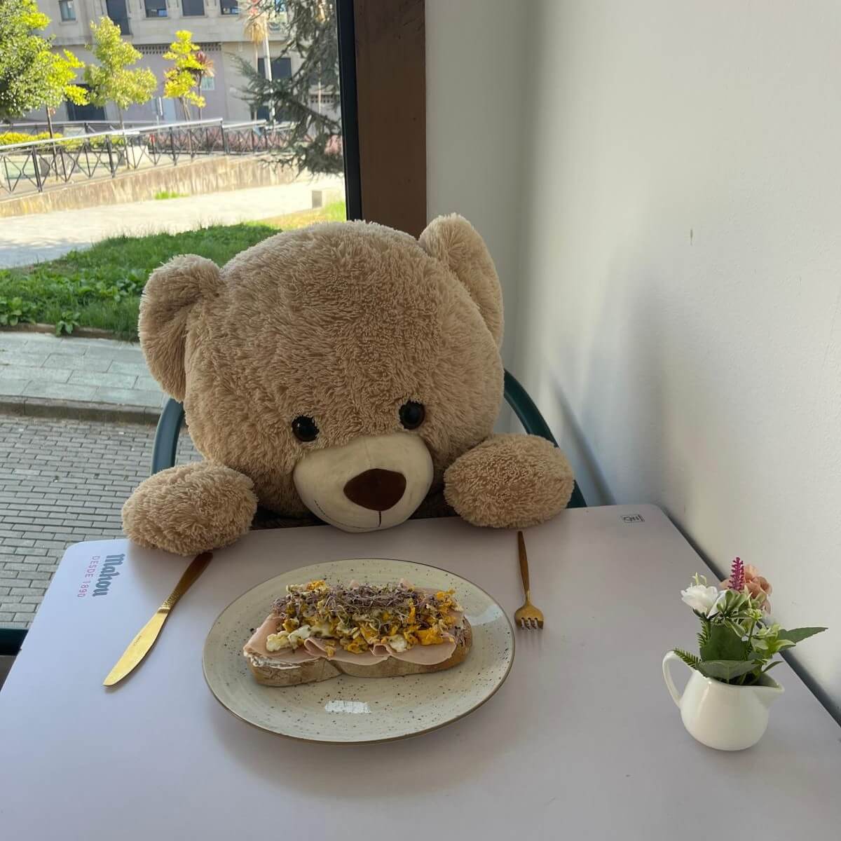 tostas en bloom cafe